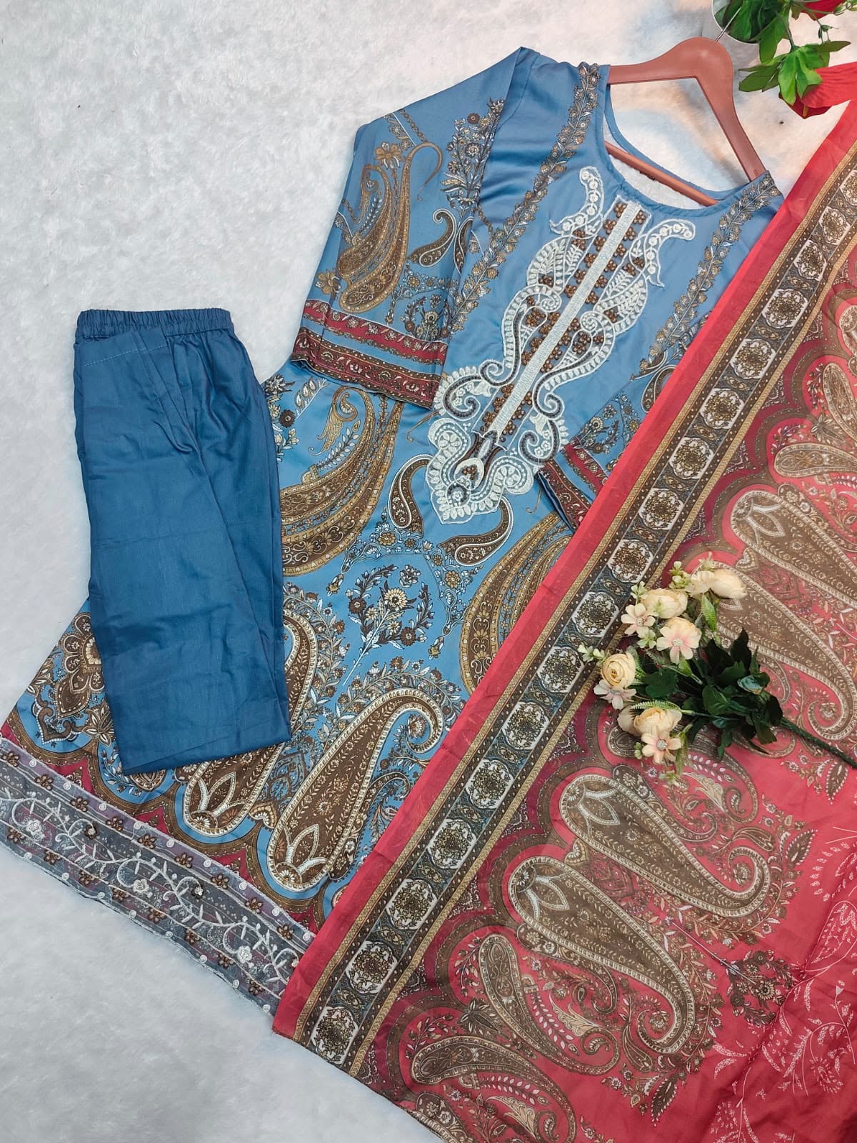 Pakistani Prints &amp; Intricate Embroidery