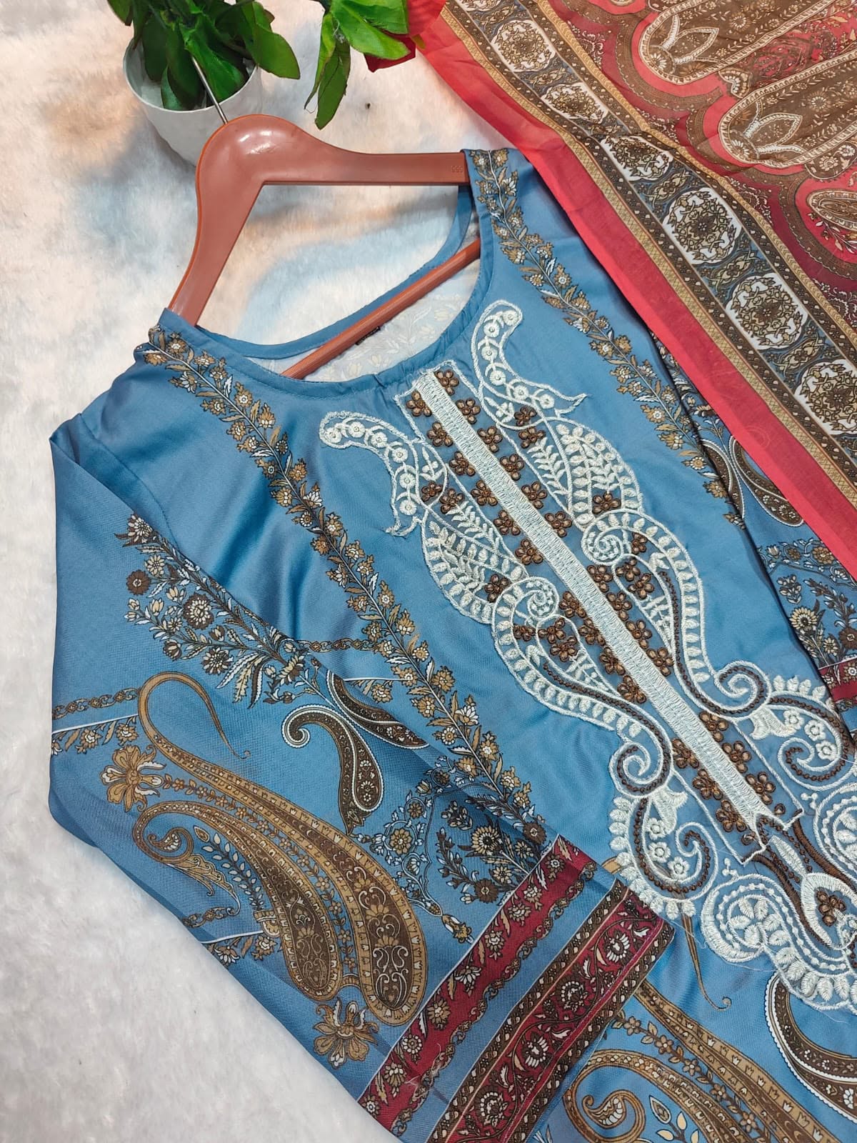 Pakistani Prints &amp; Intricate Embroidery