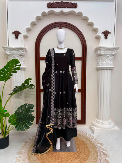 Designer Anarkali Set – Elegant Ethnic Wear