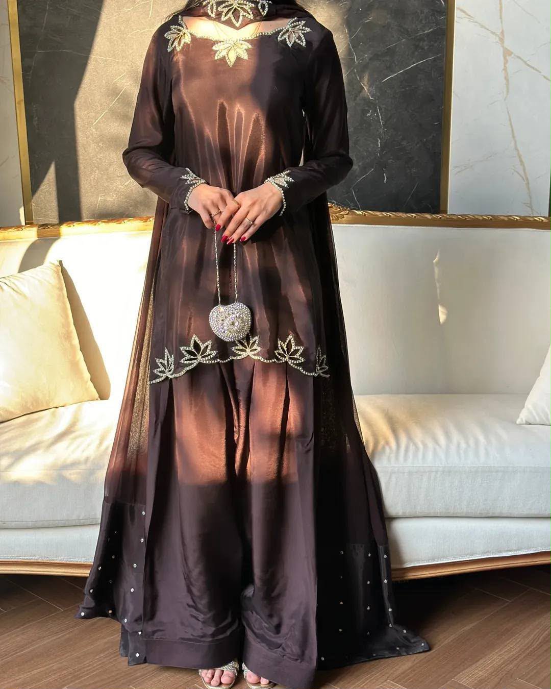 NEW ĐĚSIGNER PARTY WEAR TOP AND FARSI SALVAR. WITH FANCY DUPPATA WITH &nbsp;EMBROIDERY WORK