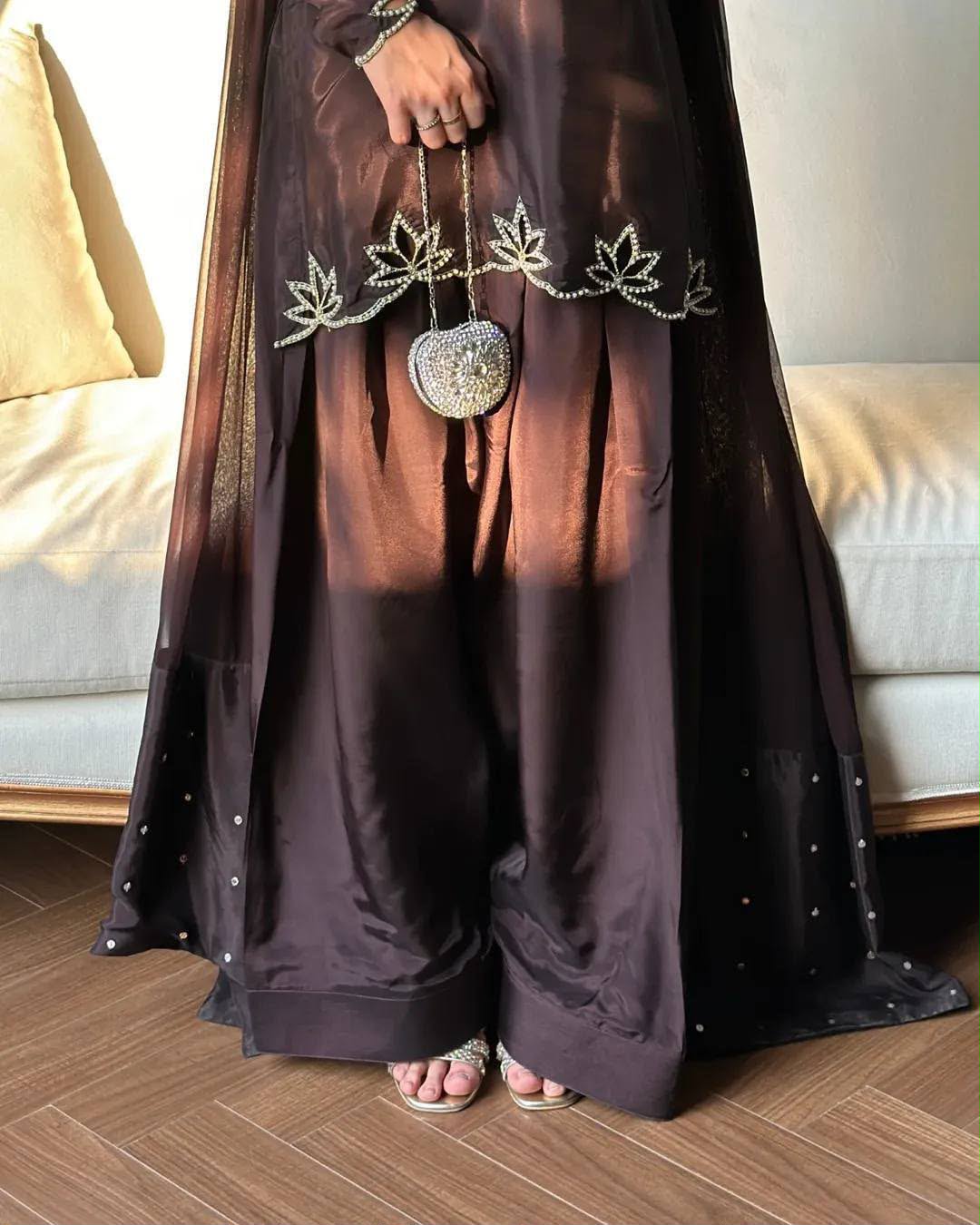 NEW ĐĚSIGNER PARTY WEAR TOP AND FARSI SALVAR. WITH FANCY DUPPATA WITH &nbsp;EMBROIDERY WORK