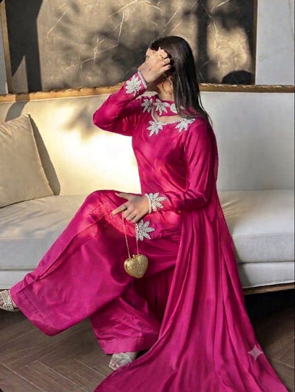 NEW ĐĚSIGNER PARTY WEAR TOP AND FARSI SALVAR. WITH FANCY DUPPATA WITH &nbsp;EMBROIDERY WORK