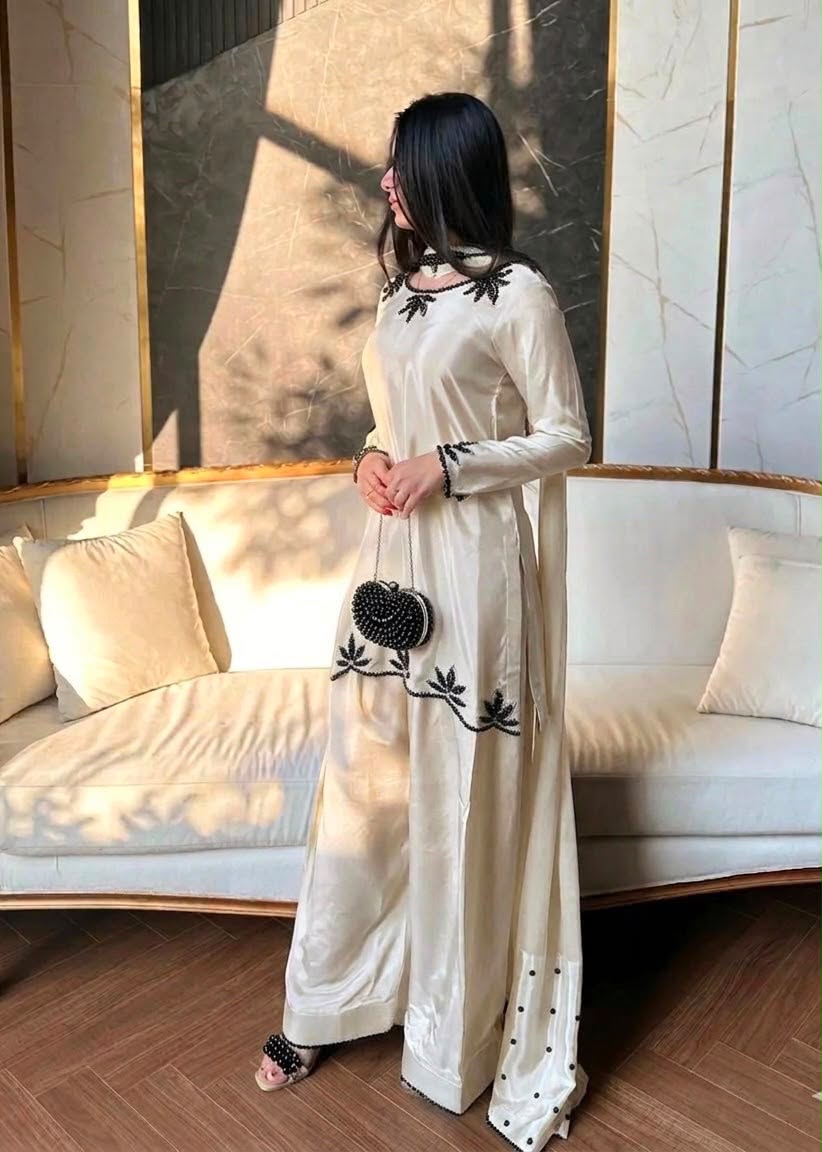 NEW ĐĚSIGNER PARTY WEAR TOP AND FARSI SALVAR. WITH FANCY DUPPATA WITH &nbsp;EMBROIDERY WORK