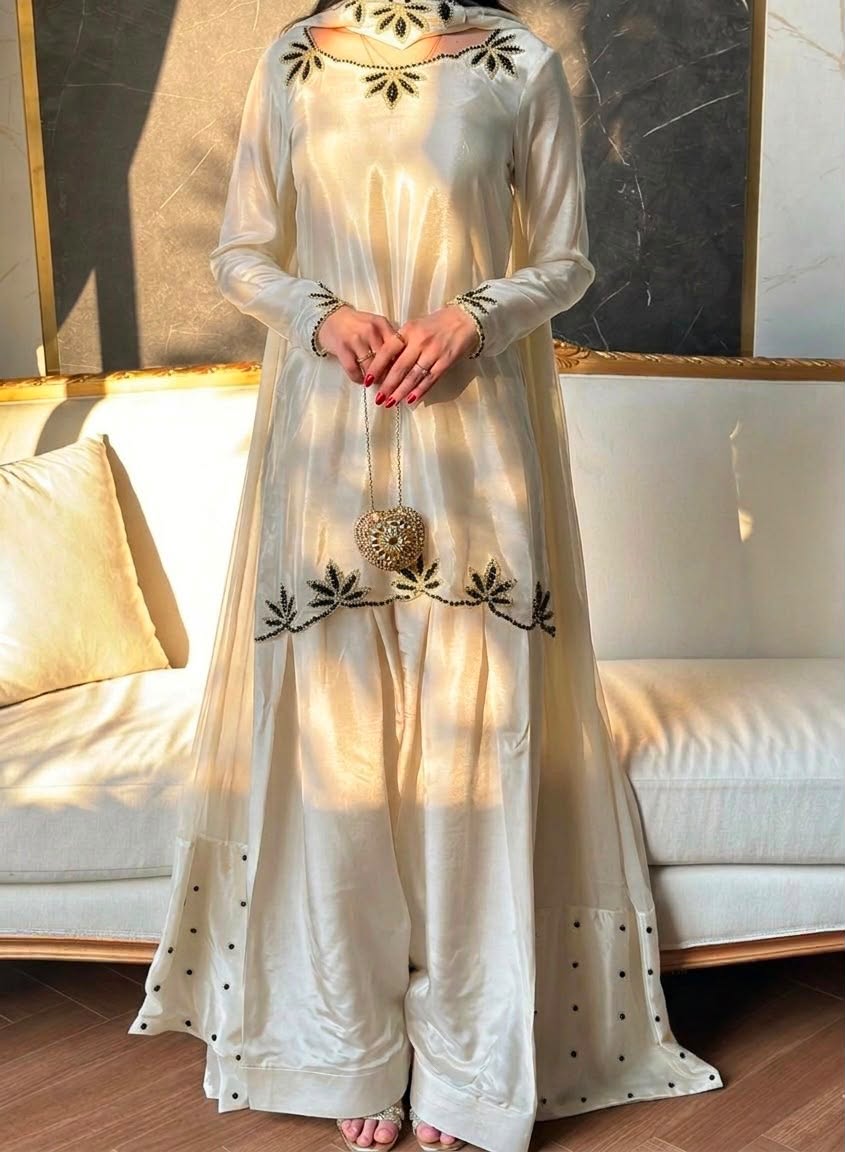 NEW ĐĚSIGNER PARTY WEAR TOP AND FARSI SALVAR. WITH FANCY DUPPATA WITH &nbsp;EMBROIDERY WORK