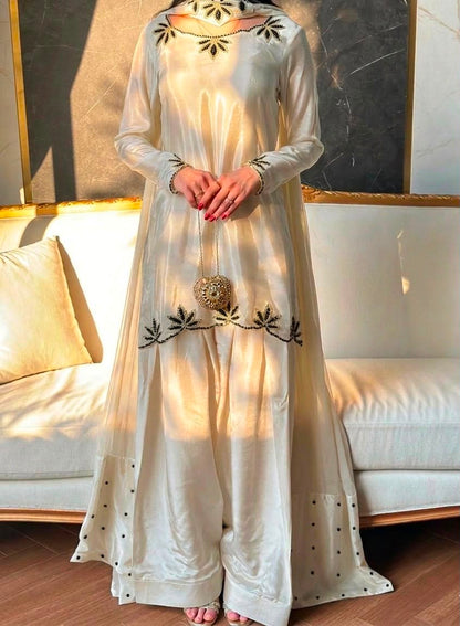 NEW ĐĚSIGNER PARTY WEAR TOP AND FARSI SALVAR. WITH FANCY DUPPATA WITH &nbsp;EMBROIDERY WORK