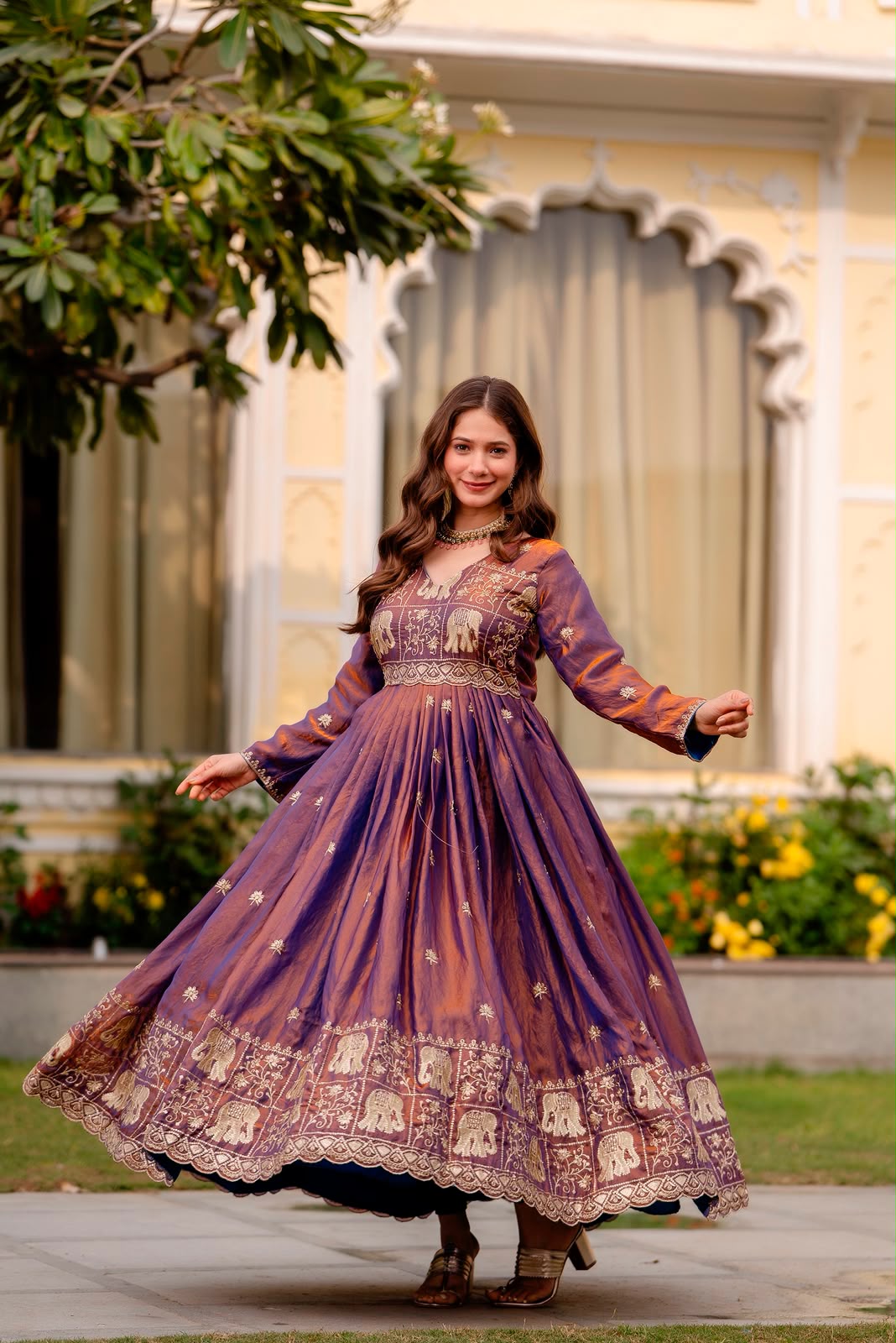 EXCLUSIVE REAL MODELING GOWN