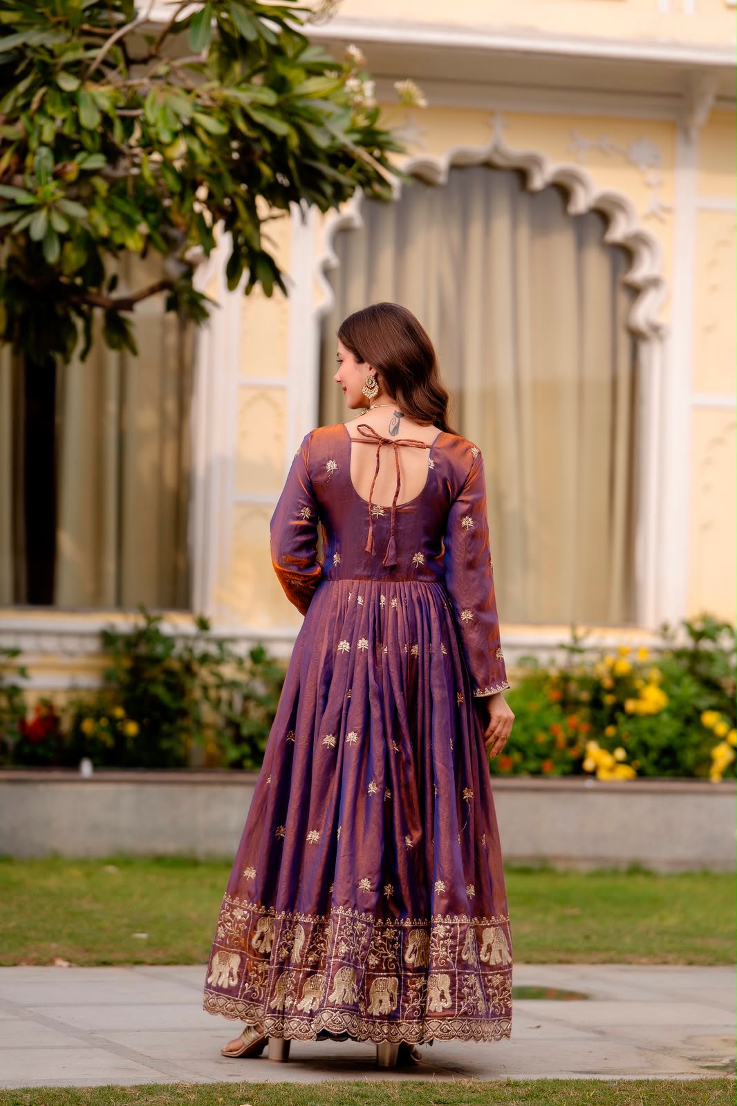 EXCLUSIVE REAL MODELING GOWN