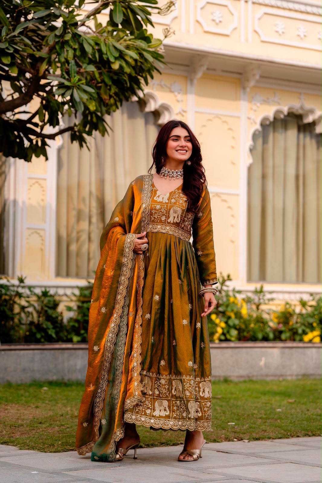 EXCLUSIVE REAL MODELING GOWN