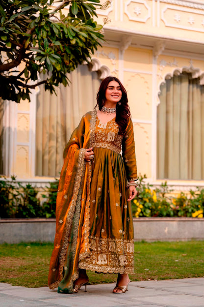 EXCLUSIVE REAL MODELING GOWN