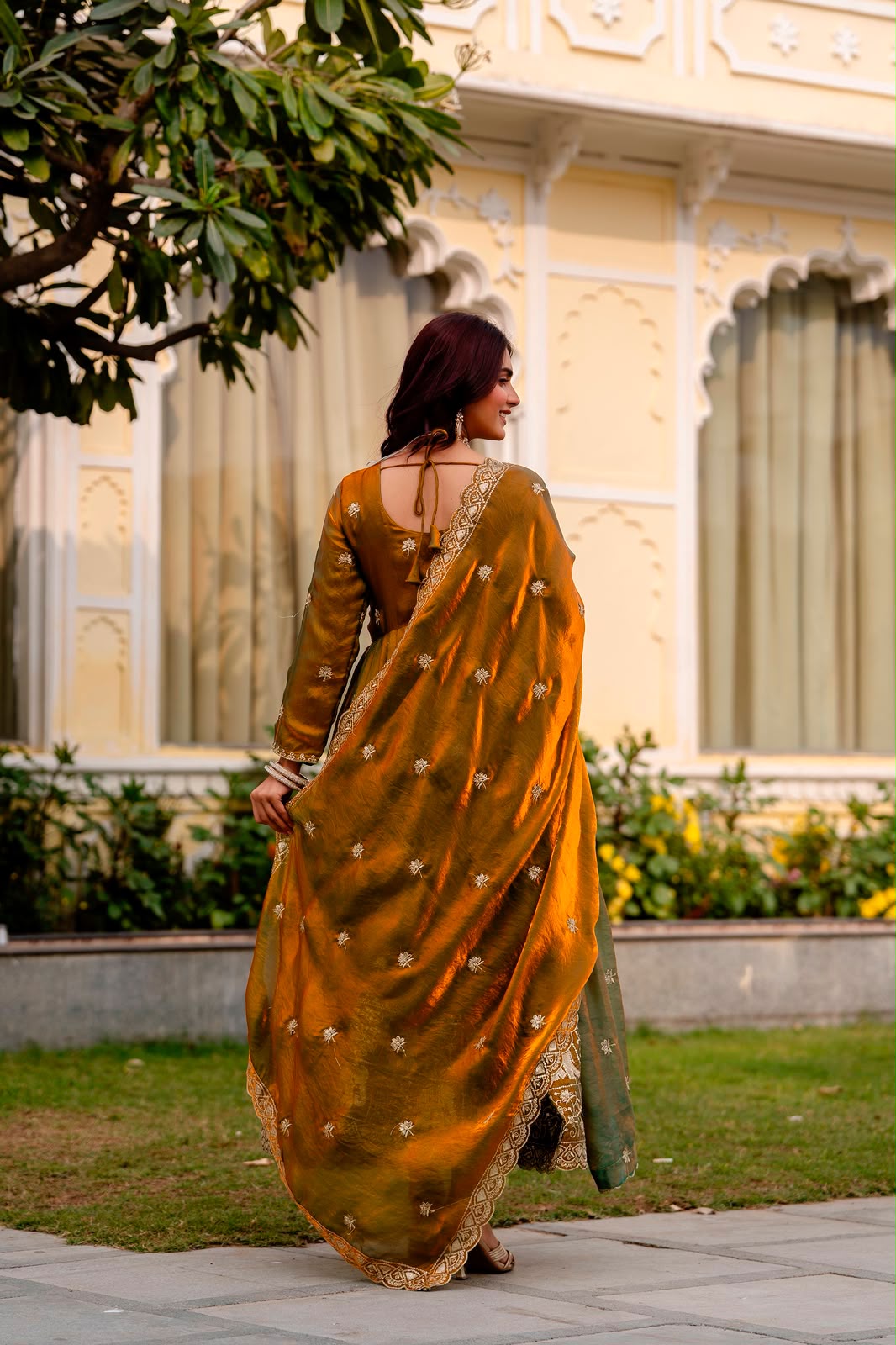 EXCLUSIVE REAL MODELING GOWN