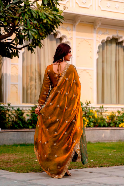 EXCLUSIVE REAL MODELING GOWN