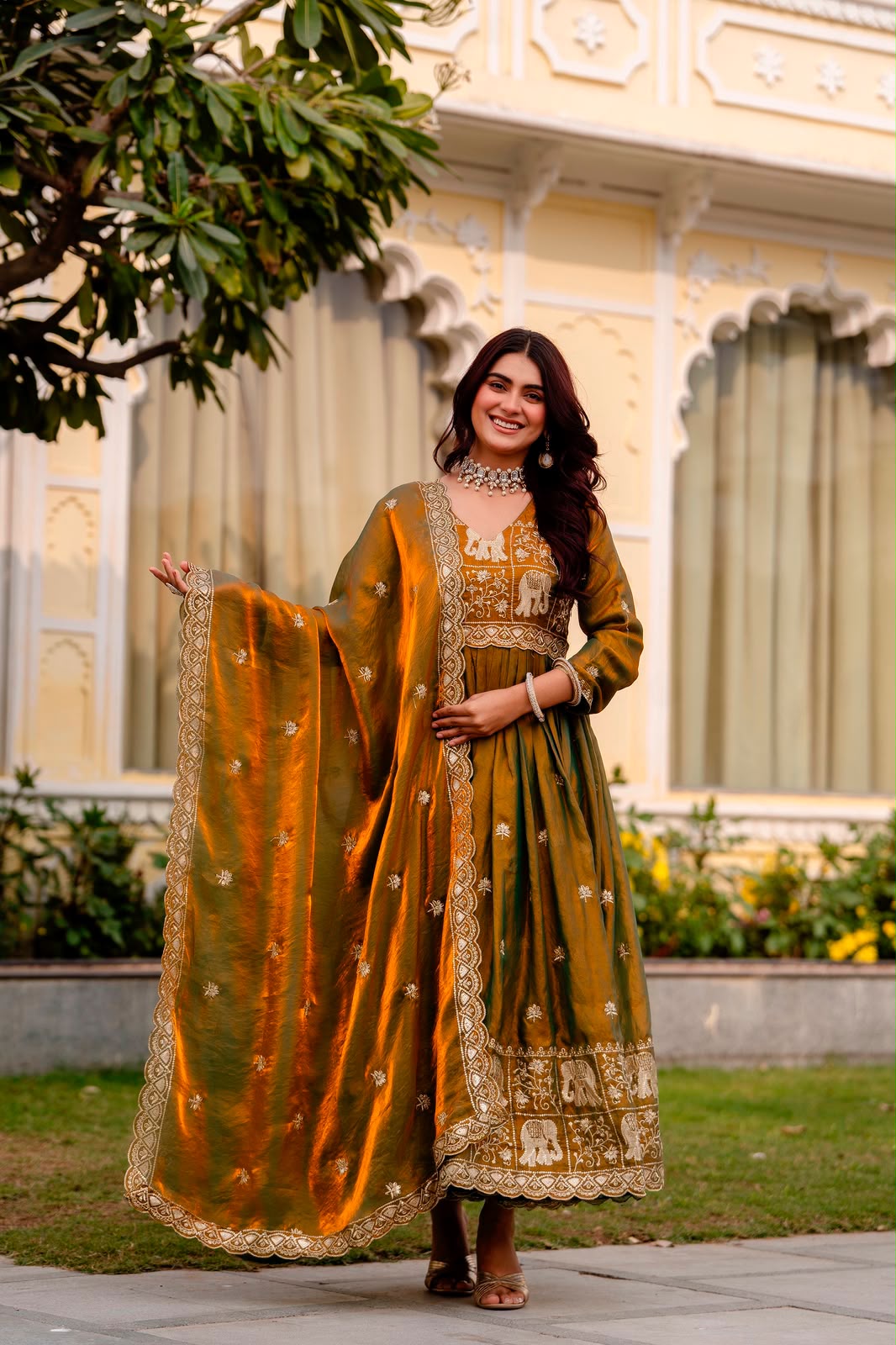 EXCLUSIVE REAL MODELING GOWN