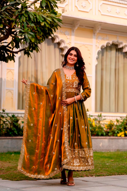 EXCLUSIVE REAL MODELING GOWN