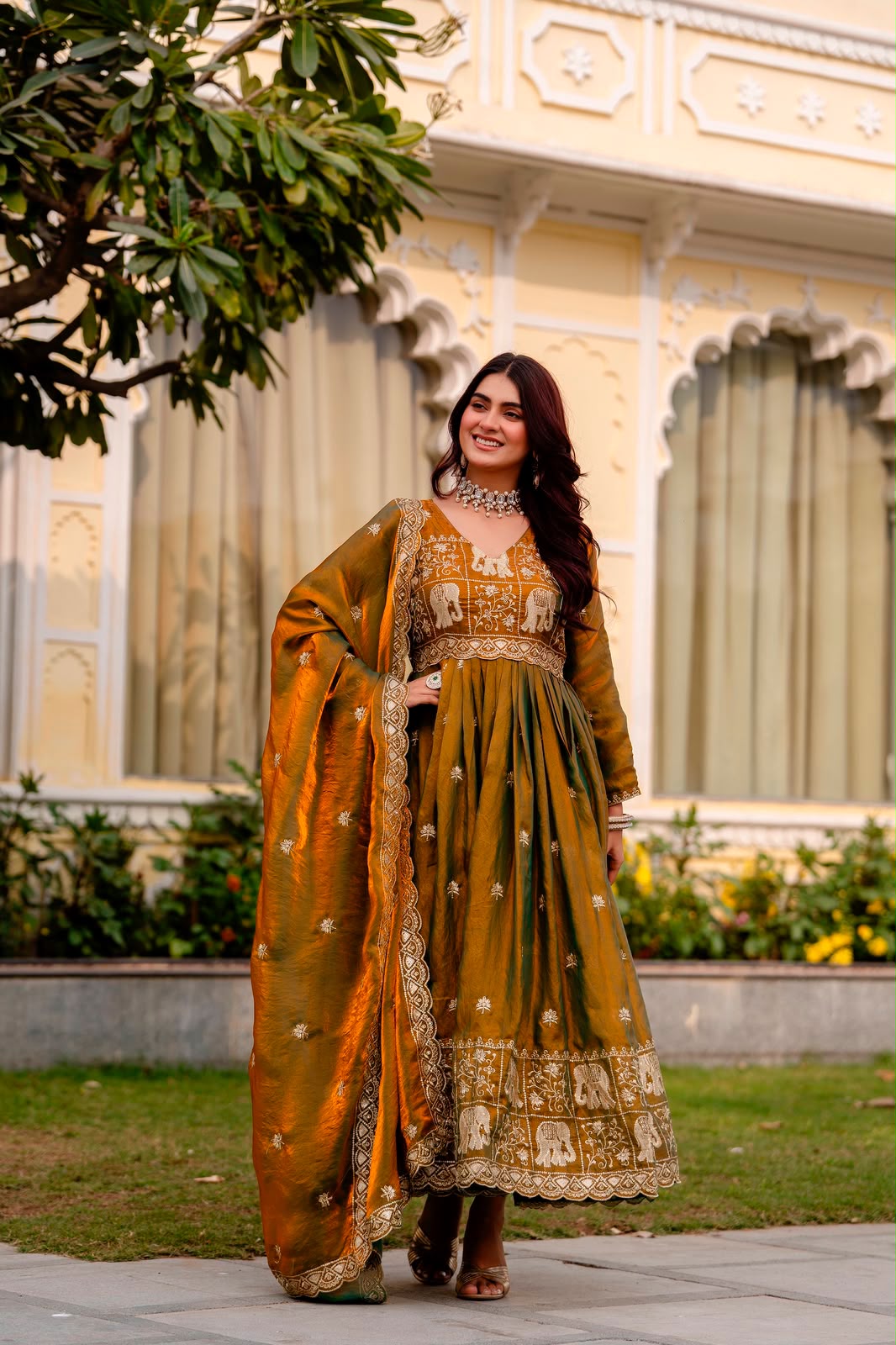EXCLUSIVE REAL MODELING GOWN
