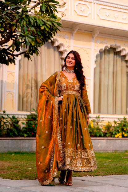 EXCLUSIVE REAL MODELING GOWN