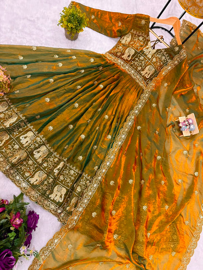 EXCLUSIVE REAL MODELING GOWN