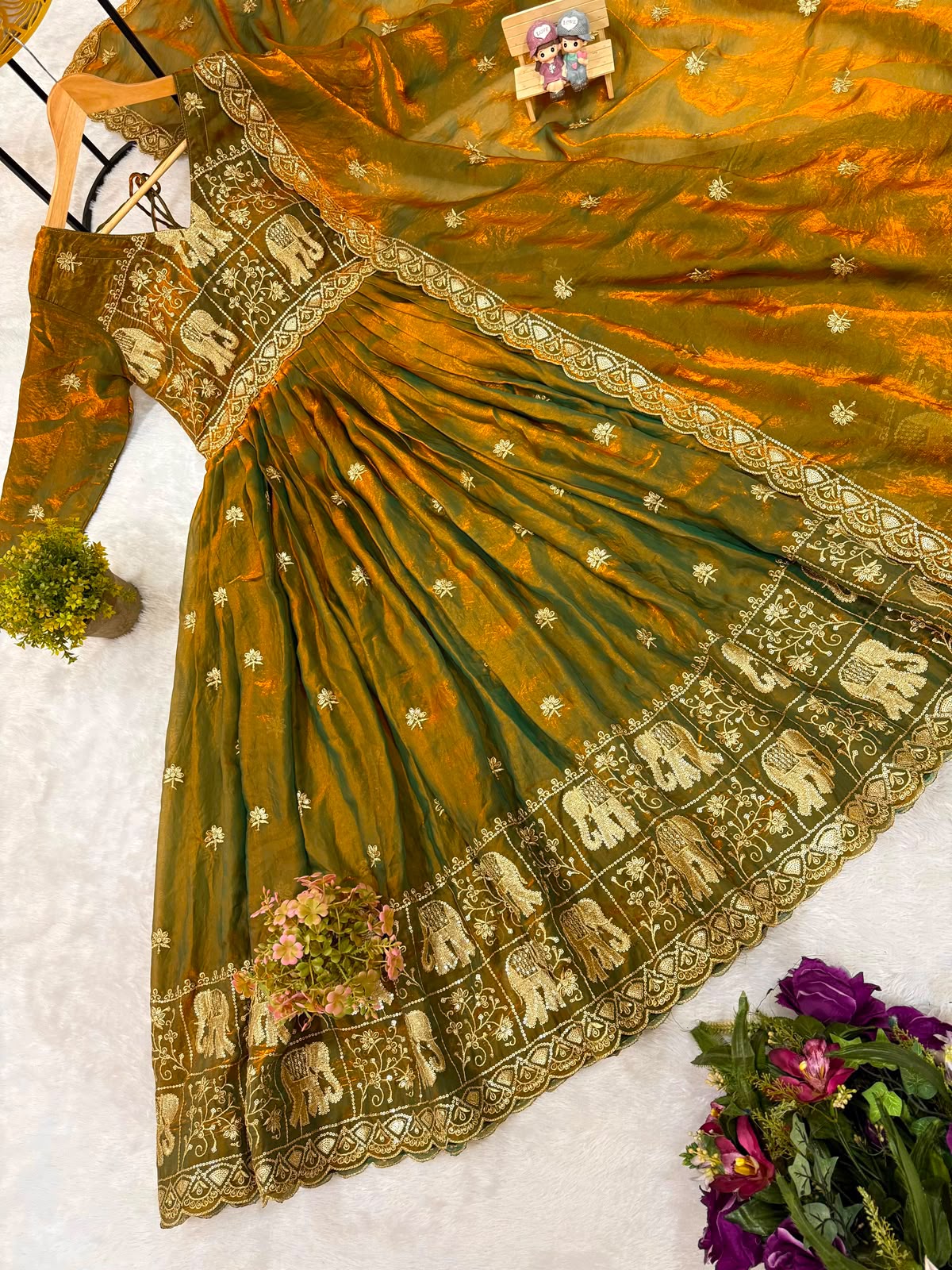 EXCLUSIVE REAL MODELING GOWN