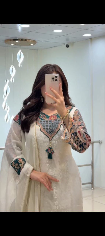 BANARASI WIVING SPECIAL SUIT SET